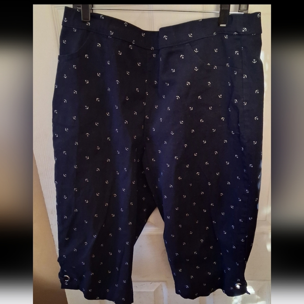 Croft & Barrow - Women's Pull On Navy Blue Stretch Capri Cropped Pants. Size XL
